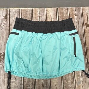 This is a Lululemon Run Tracker Skirt